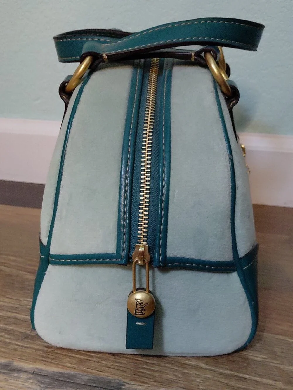 RARE P&G ERA VINTAGE Y2K Juicy Couture Mint and Teal Bowler Bag w/Charm & Mirror